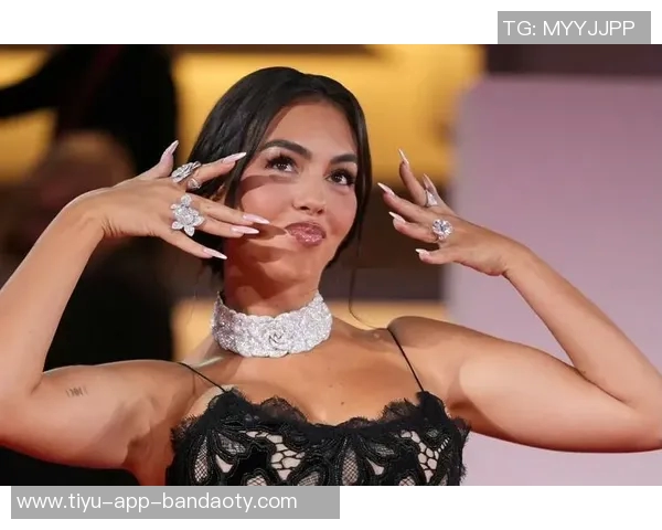 乔治娜感慨C罗十年等待终获钻戒他的爱让我无法抵挡