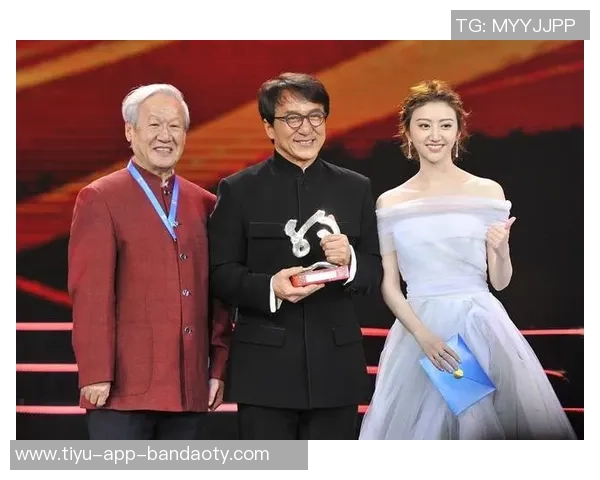 帕托在国际足联活动中与皮耶罗和辛纳亲密合影引发热议 帕托在国际足联活动中与皮耶罗和辛纳亲密合影引发热议